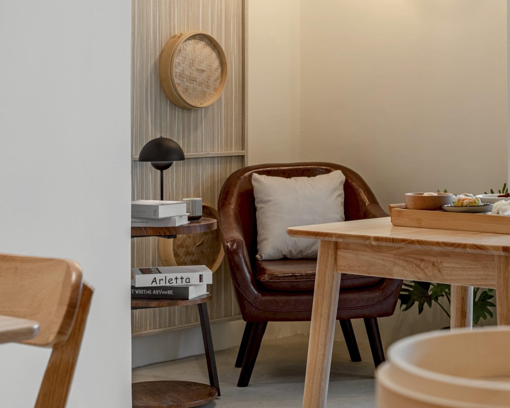 LINE_ALBUM_餐廳情境照_251006_19